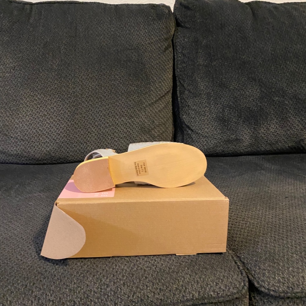 Sandals - Picture 3 of 4